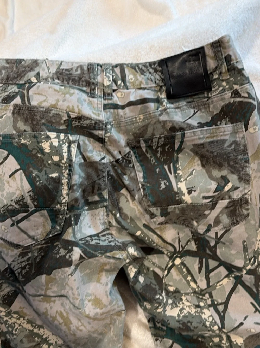 Smoke Rise Abstract Camouflage Cargo Shorts in Grey Green